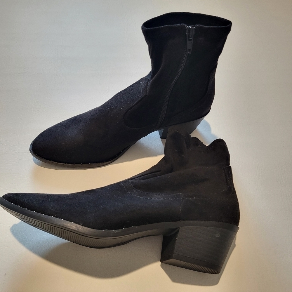 SO womens black faux suede zipper closure stacked heel ankle boots size 9 NWOB - Picture 4 of 11